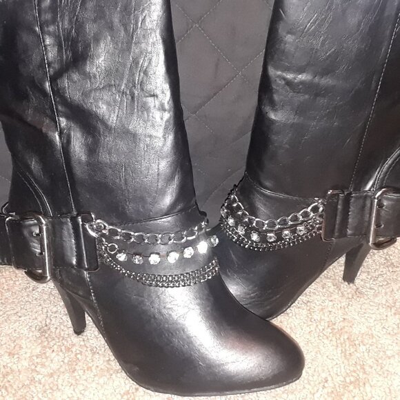 DOLLHOUSE You Chain It  Heeled BootIE - Picture 3 of 5